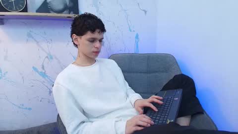 Mykel   online show from November 2025 02:39:02 PM