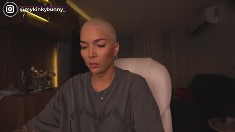 Snapshot of mykinkybunny chatting on March 2025 02:27:02 AM jacke BUNNY online show from March 2025 02:27:02 AM