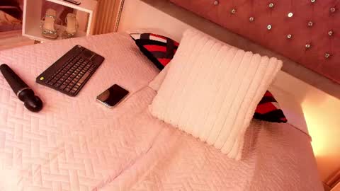 Snapshot of myladreams_ chatting on July 2026 04:19:01 AM Myla online show from July 2026 04:19:01 AM