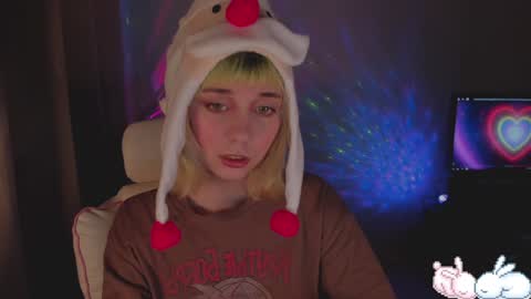 Snapshot of mylaweb chatting on December 2024 02:04:01 AM MylaFlores online show from December 2024 02:04:01 AM