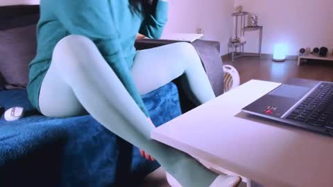 Snapshot of mylegsonheels chatting on March 2025 10:15:02 PM Anda online show from March 2025 10:15:02 PM