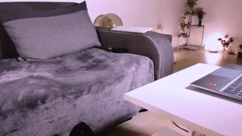 Snapshot of mylegsonheels chatting on September 2025 08:41:01 PM Anda online show from September 2025 08:41:01 PM