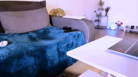 Snapshot of mylegsonheels chatting on October 2025 09:54:02 AM Anda online show from October 2025 09:54:02 AM