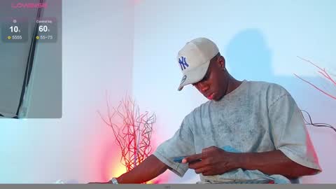 Mylo Wallace  online show from December 2024 04:31:01 PM