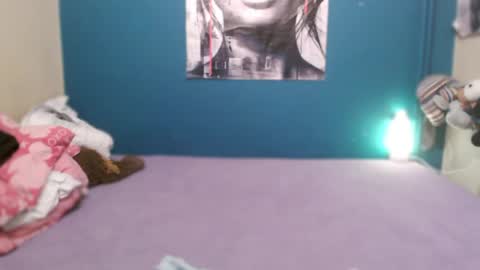 nadinnnea online show from April 2026 07:09:02 PM