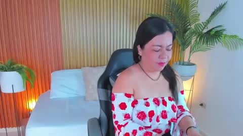 Snapshot of nahia_13 chatting on November 2025 12:05:02 PM N A H I A online show from November 2025 12:05:02 PM