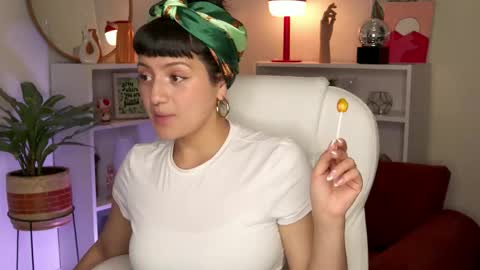 Nahia INDEPENDENT MODEL P online show from October 2025 07:34:01 PM