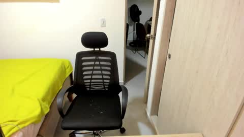 independent model online show from April 2026 11:36:01 PM