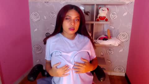 Snapshot of nahomi_tyler chatting on February 2025 03:11:01 AM Nahomy online show from February 2025 03:11:01 AM