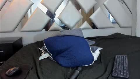 Nahomi  online show from November 2025 11:29:01 PM