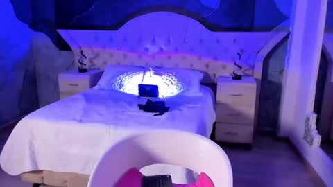 Nahomi online show from February 2025 04:37:01 AM