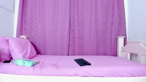 nahomy_smiith_ online show from October 2025 07:53:02 PM