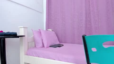 nahomy_smiith_ online show from November 2025 10:24:01 AM