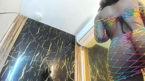 nahomy_smith23_aws online show from October 2025 10:18:02 PM