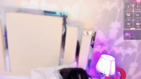 Nahomy Roberts online show from November 2025 12:27:02 PM