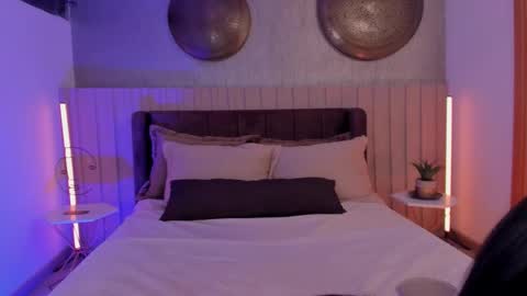 Naisha Ford online show from November 2025 03:31:01 AM