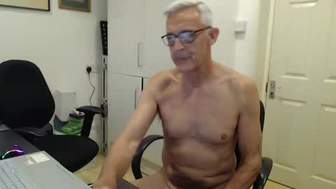 Snapshot of nakedcarpenteruk chatting on June 2026 06:59:01 AM nakedcarpenteruk online show from June 2026 06:59:01 AM