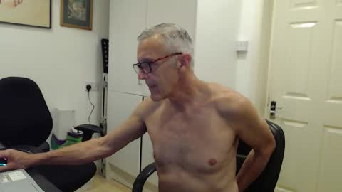 Snapshot of nakedcarpenteruk chatting on June 2026 04:23:01 PM nakedcarpenteruk online show from June 2026 04:23:01 PM