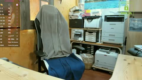 Snapshot of nakedluke chatting on January 2025 07:44:02 PM Luke online show from January 2025 07:44:02 PM