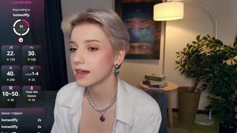 Kate online show from November 2025 01:32:02 PM