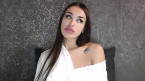 Lady online show from November 2025 05:03:01 PM