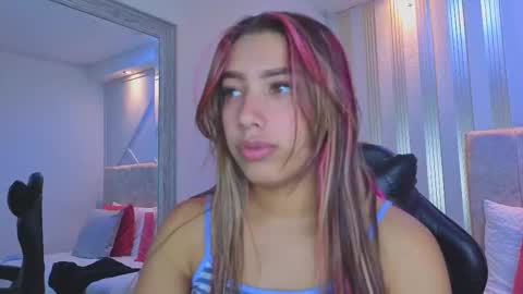 nami_sweet_ online show from October 2025 12:09:02 PM