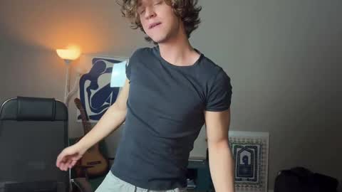 Snapshot of namiraaxel chatting on February 2025 09:29:02 PM Georges online show from February 2025 09:29:02 PM