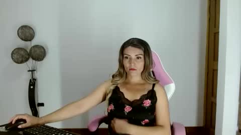 Snapshot of nanis_milf chatting on December 2025 10:40:02 PM nanis online show from December 2025 10:40:02 PM