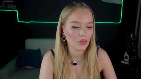 Snapshot of nanny_mommy chatting on December 2025 08:24:02 PM nanny online show from December 2025 08:24:02 PM