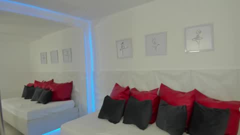 Snapshot of naomi_amoretti chatting on February 2026 04:49:02 PM Naomi Amoretti online show from February 2026 04:49:02 PM