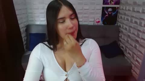 naomi_d online show from December 2024 07:41:02 PM