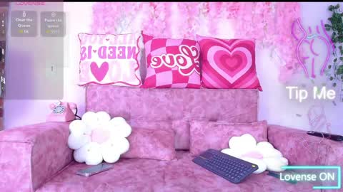 Snapshot of naomi_femme chatting on May 2026 11:17:01 AM naomi_femme online show from May 2026 11:17:01 AM