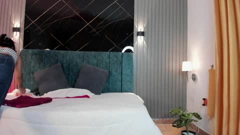 Naomi online show from April 2026 12:10:01 PM