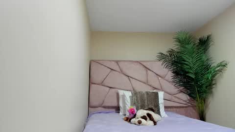 naomi velle  online show from January 2026 01:15:02 PM