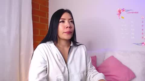 Snapshot of naomi_wong chatting on February 2025 07:30:02 PM Guys the page has lately failed. If you see me disconnected thats why. online show from February 2025 07:30:02 PM