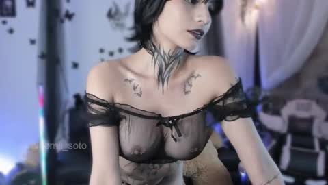 Naomi online show from November 2025 08:21:02 PM