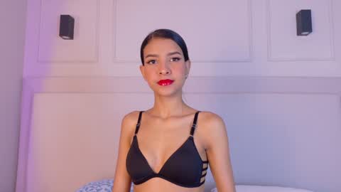 Naomi Klarc online show from January 2025 12:52:02 PM