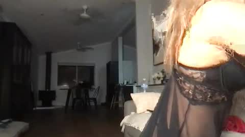 Snapshot of naomirhoades chatting on March 2025 03:02:02 PM naomirhoades online show from March 2025 03:02:02 PM