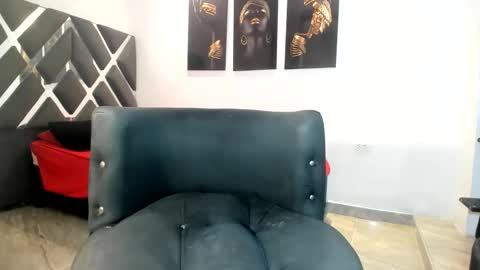 naomiwildburn online show from November 2025 02:50:01 PM