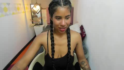 Snapshot of naomy__smith__ chatting on January 2025 06:09:02 PM N A O M Y online show from January 2025 06:09:02 PM