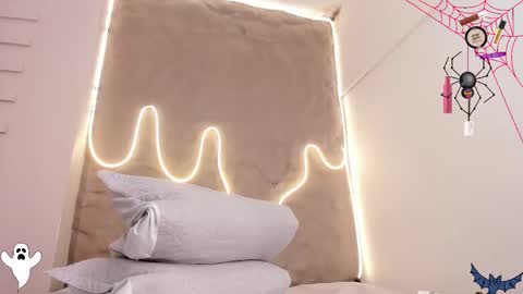 I am Naomy online show from October 2025 07:12:01 PM