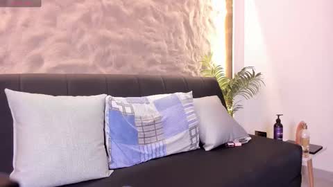 I am Naomy online show from February 2026 07:08:02 PM