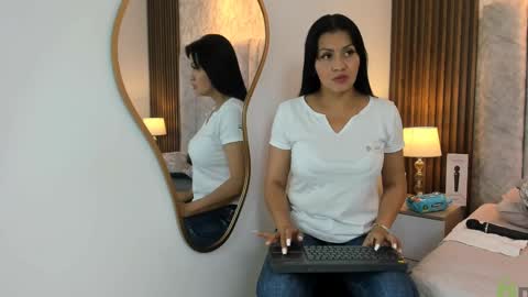 Naomy Smith online show from March 2025 06:45:02 PM