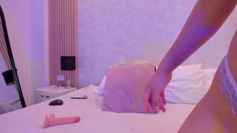 Snapshot of naomycollins__ chatting on November 2025 02:39:02 PM NAOMY online show from November 2025 02:39:02 PM