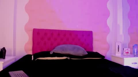 Maira online show from November 2025 08:32:01 PM