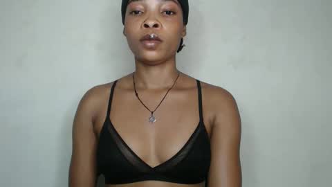 bella online show from November 2025 08:31:01 PM