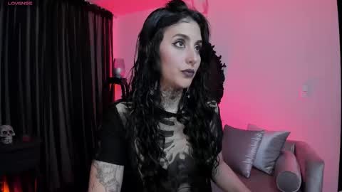 Snapshot of nasty_alice1 chatting on November 2025 05:19:01 AM Goddess Alice online show from November 2025 05:19:01 AM