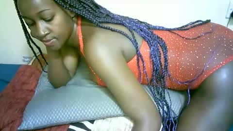 Marie online show from October 2025 07:03:02 PM