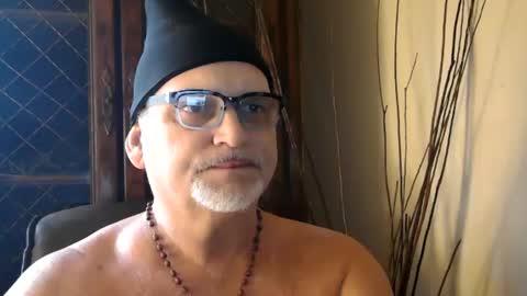 Daddy online show from March 2025 04:00:02 PM