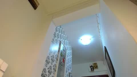 CATHERINE online show from December 2025 05:01:01 AM